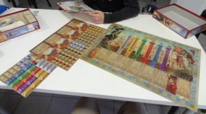 Der Verpackungsinhalt, bevor wir ihn ausgestanzt haben.